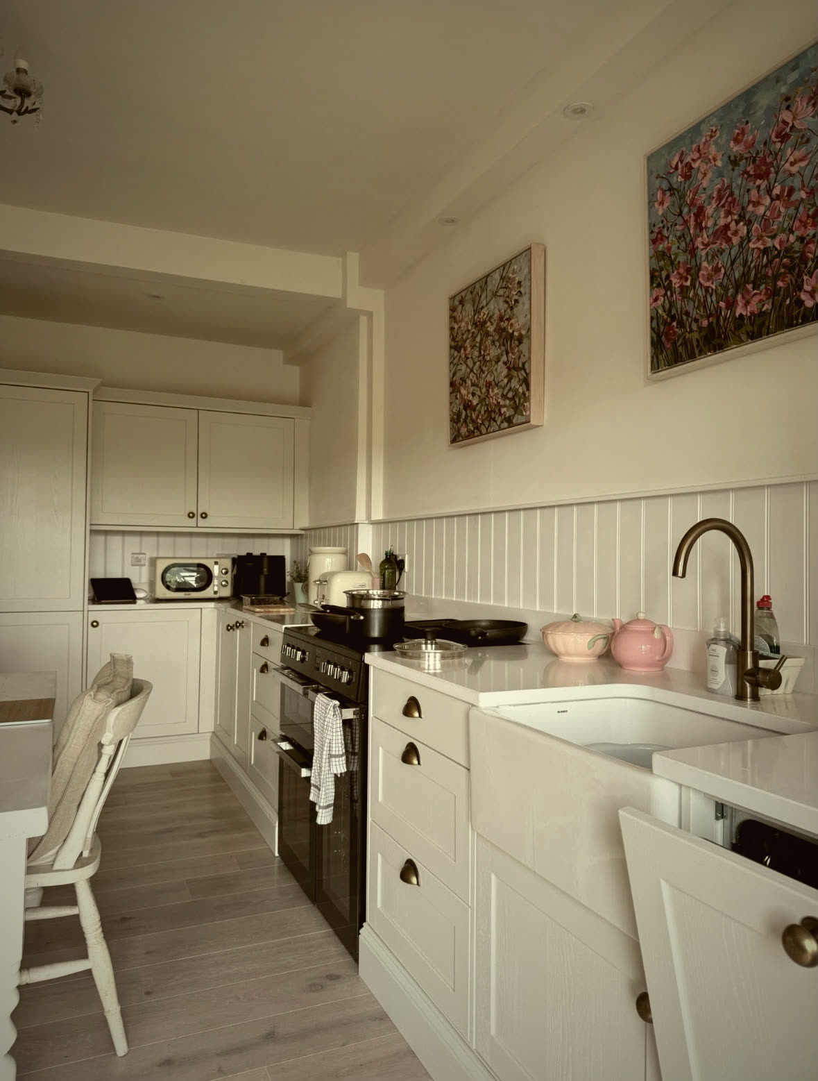 Shaker kitchen fitted by Riber Renovations with quartz worktops, brass cup handles, range cooker and panelled splashback